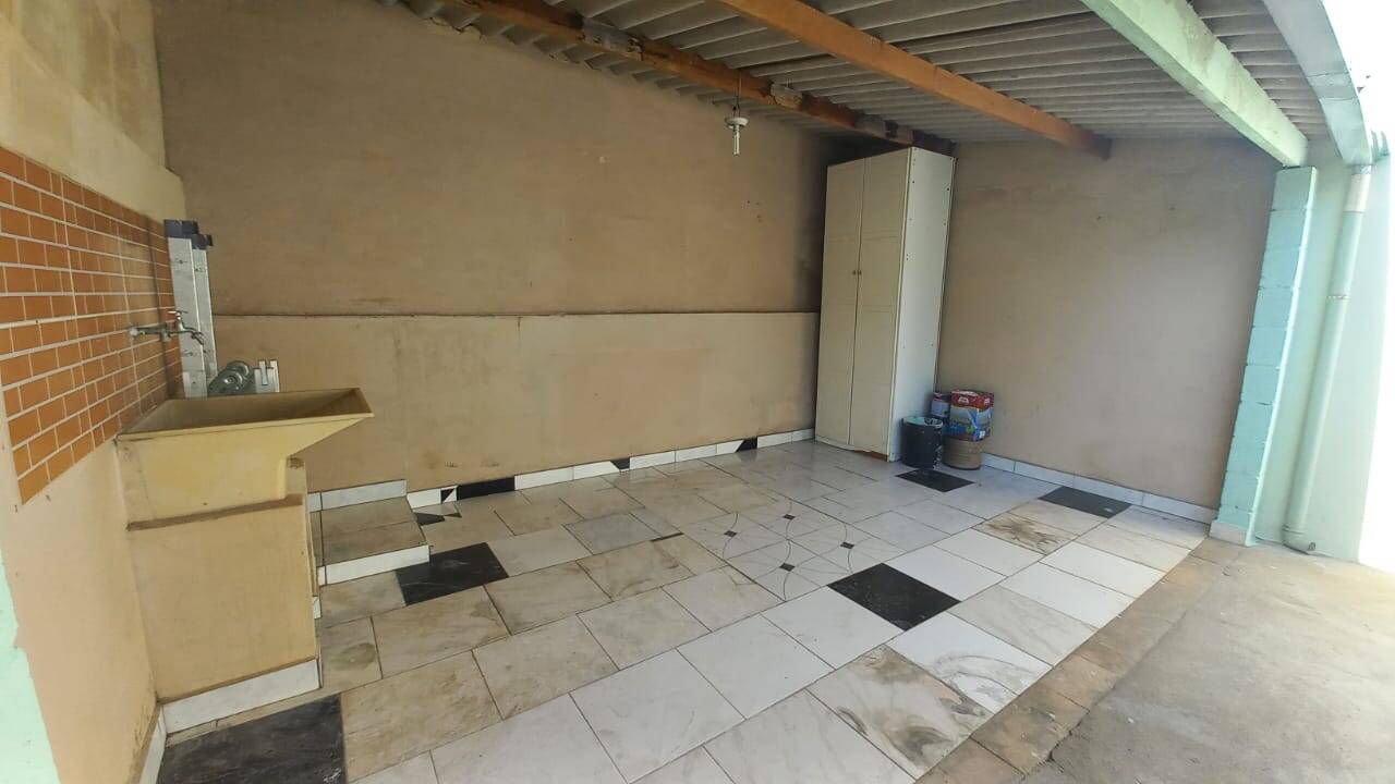 Casa à venda com 2 quartos, 70m² - Foto 8